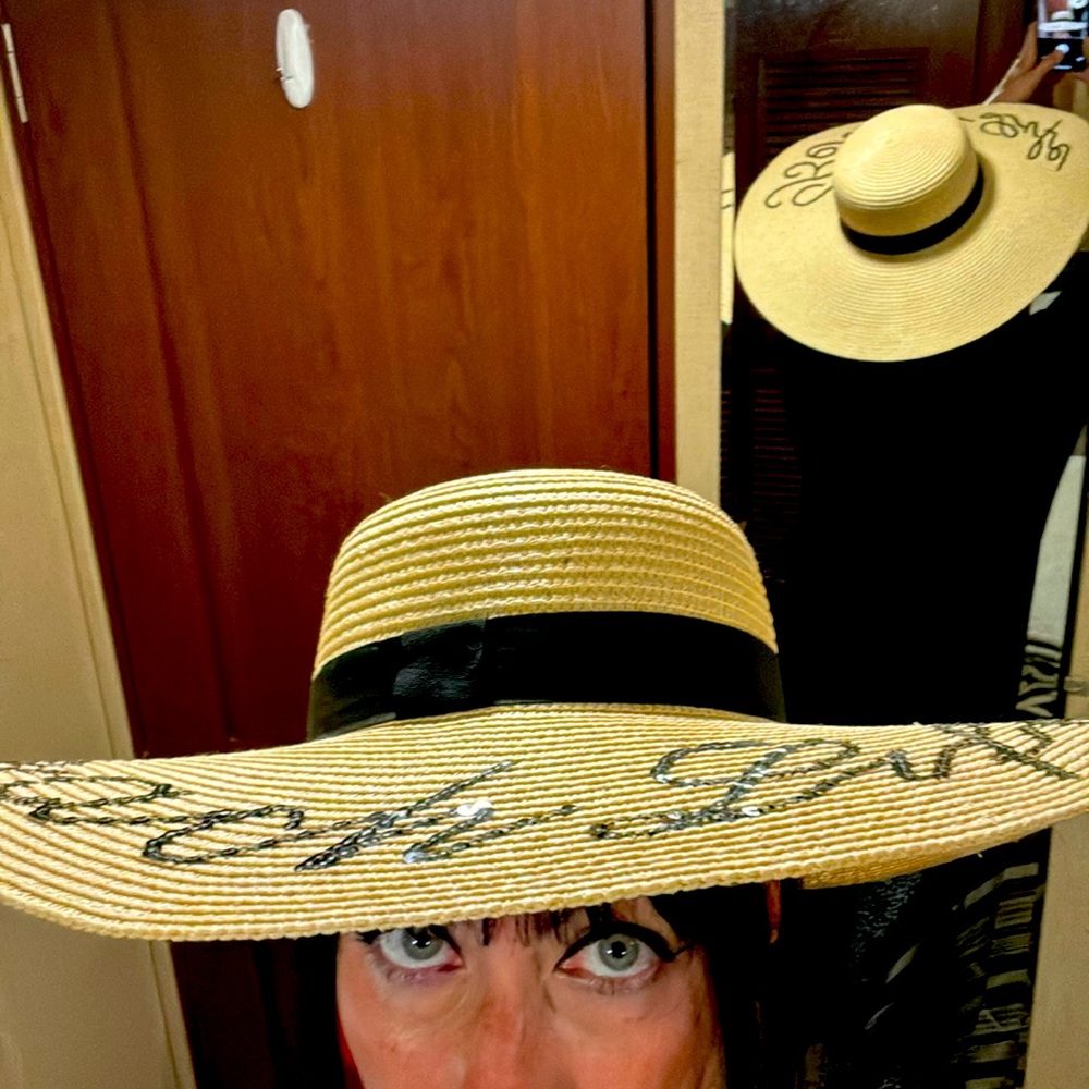 Beach hat - Picture 2 of 4
